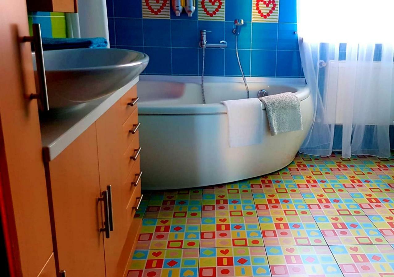 Fuksija House Leilighet Daugavpils Eksteriør bilde